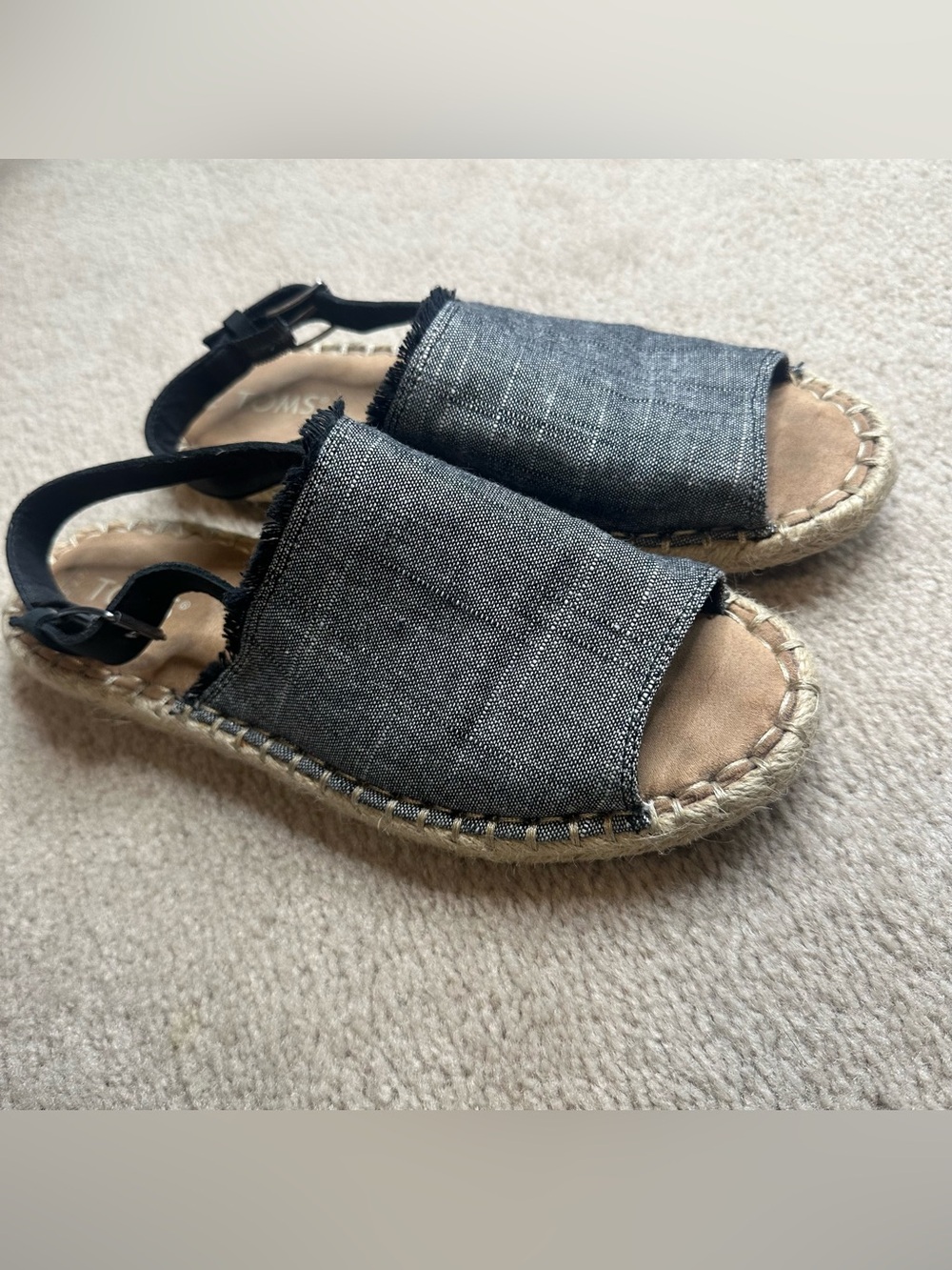 TOMS Clara Denim Chambray Espadrille
Sandals Women’s 7.5 - Picture 9 of 10